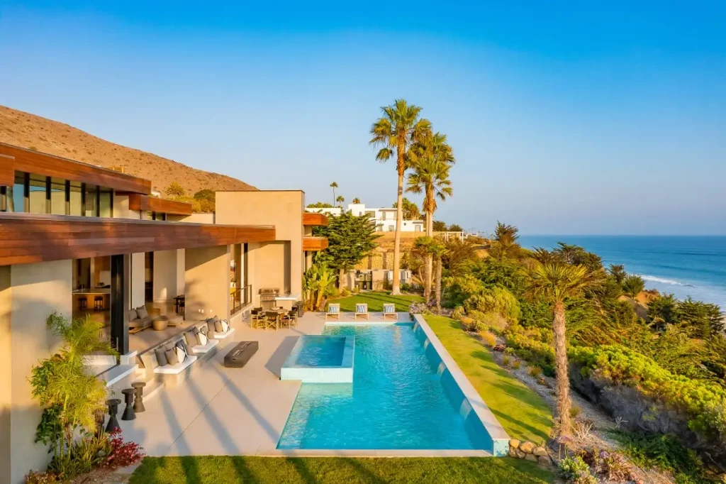 The Key Advantages of Private Villa Rentals Showcased Through Smart Web Design